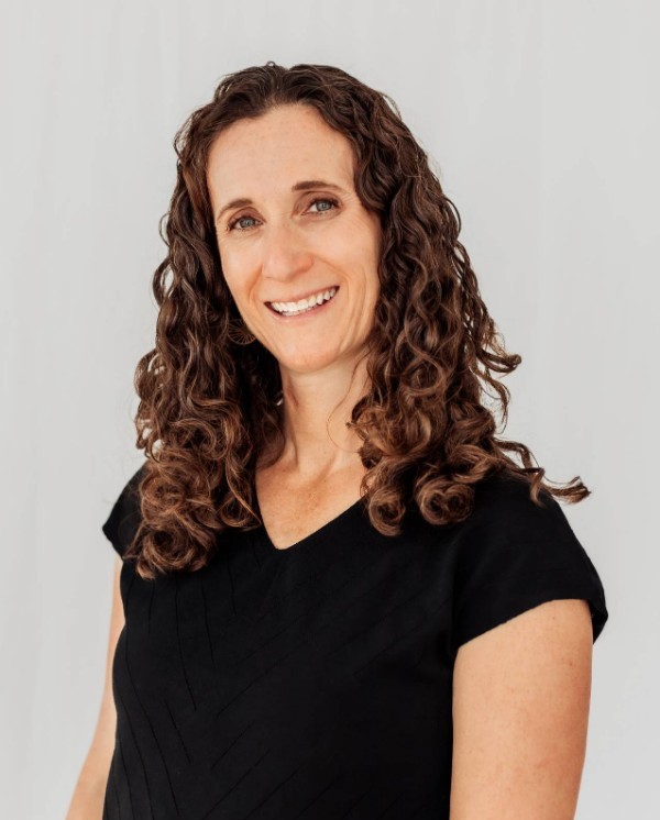 Carrie  George