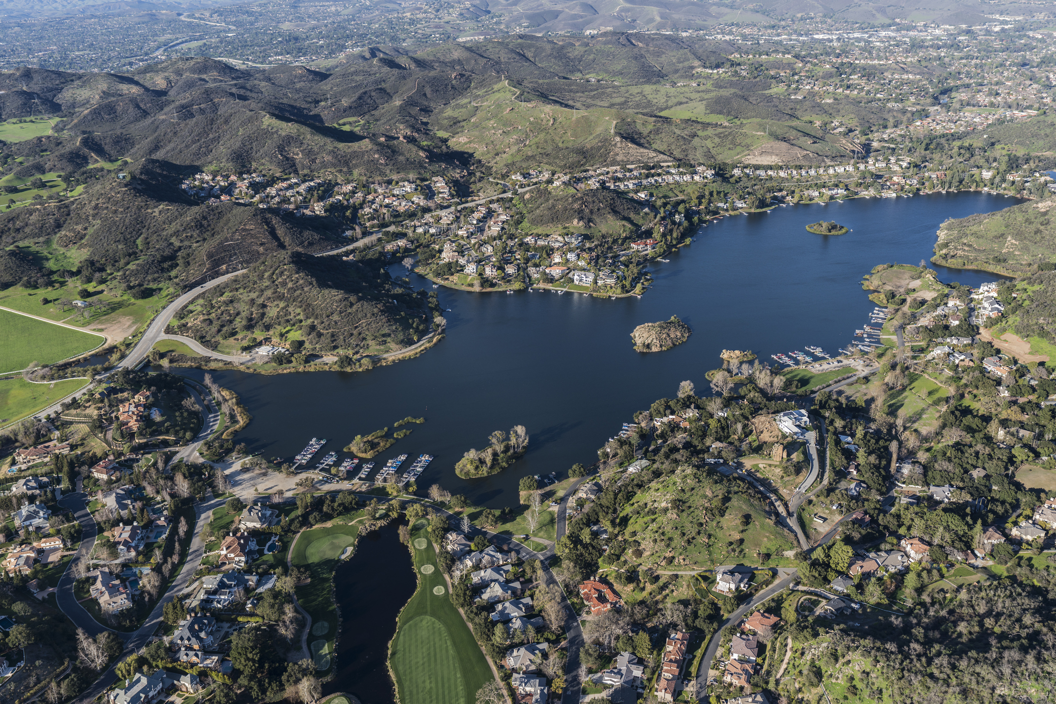 The natural beauty of the area makes Lake Sherwood real estate highly valued